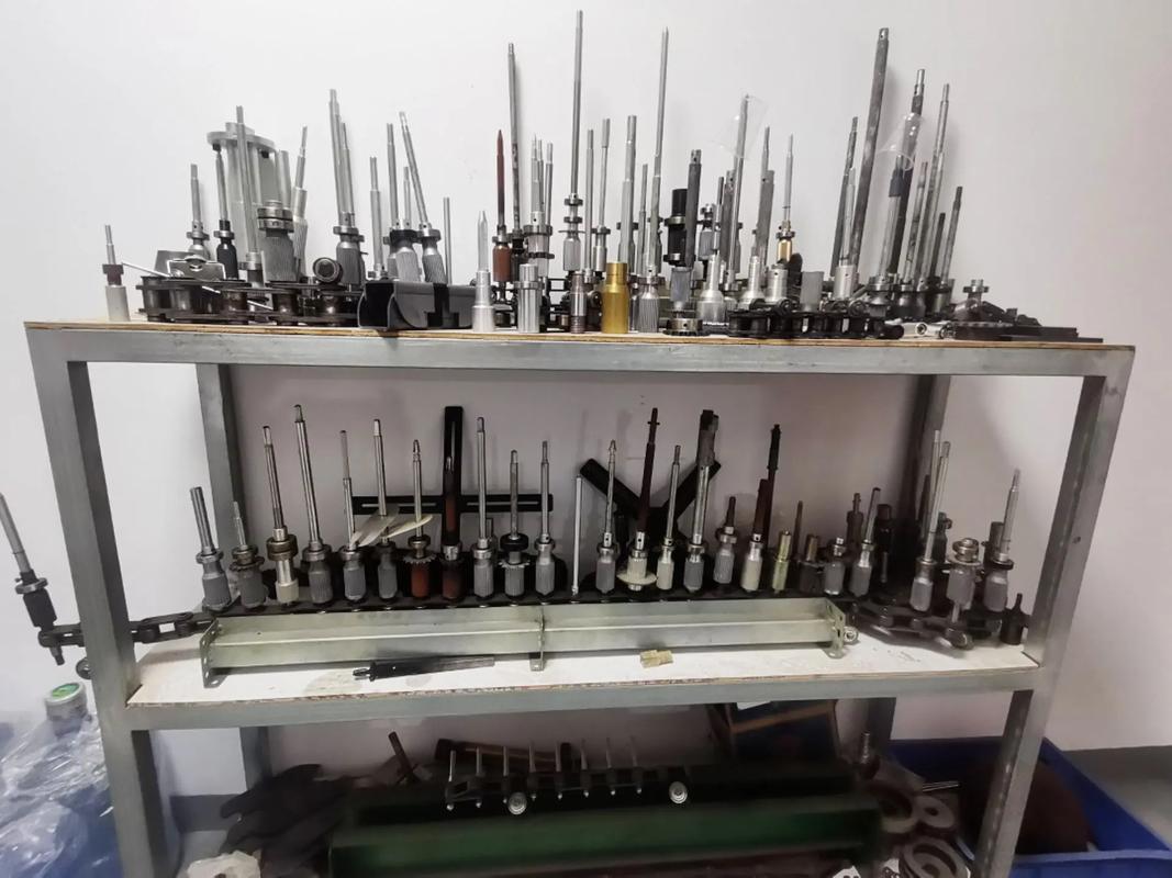 自动化喷涂设备地轨线配件与治具链条定制全解析 构建高效、稳定的自动化产线